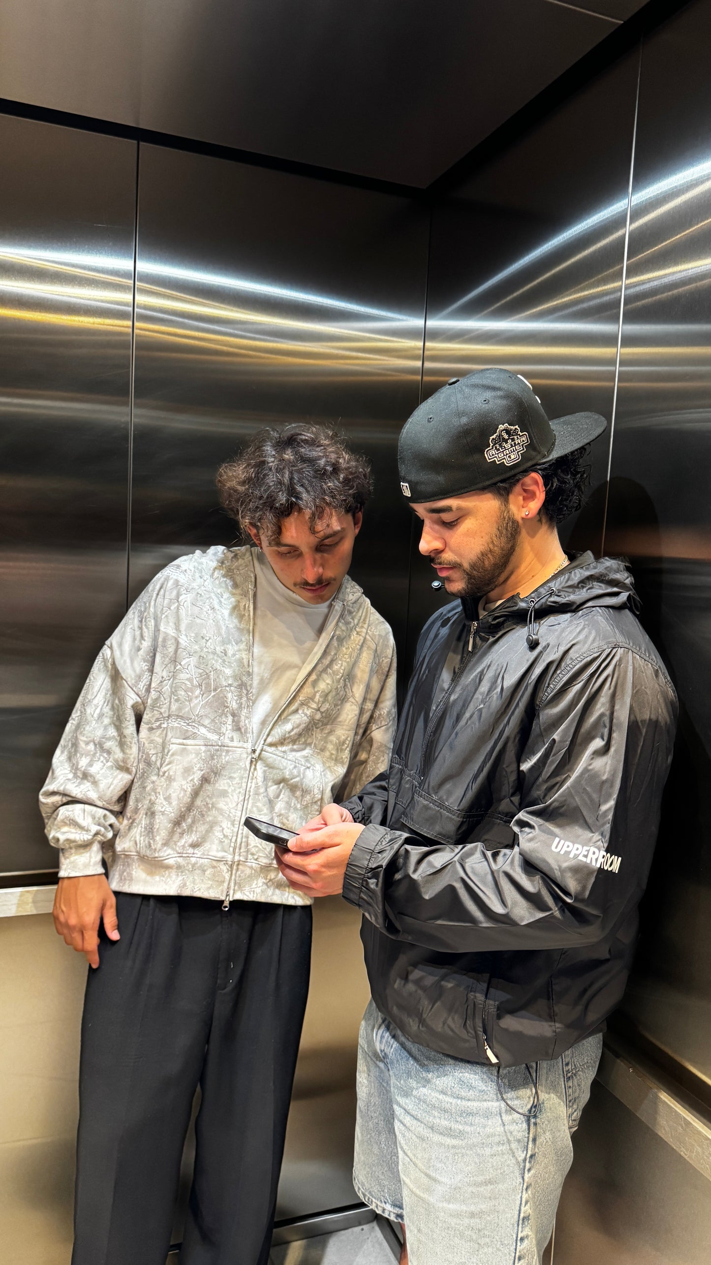 UPPERROOM WINDBREAKER